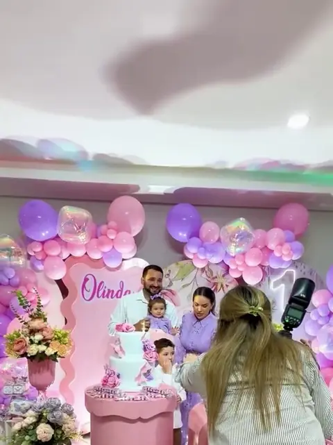 La fotógrafa trabajando en un cumpleaños infantil